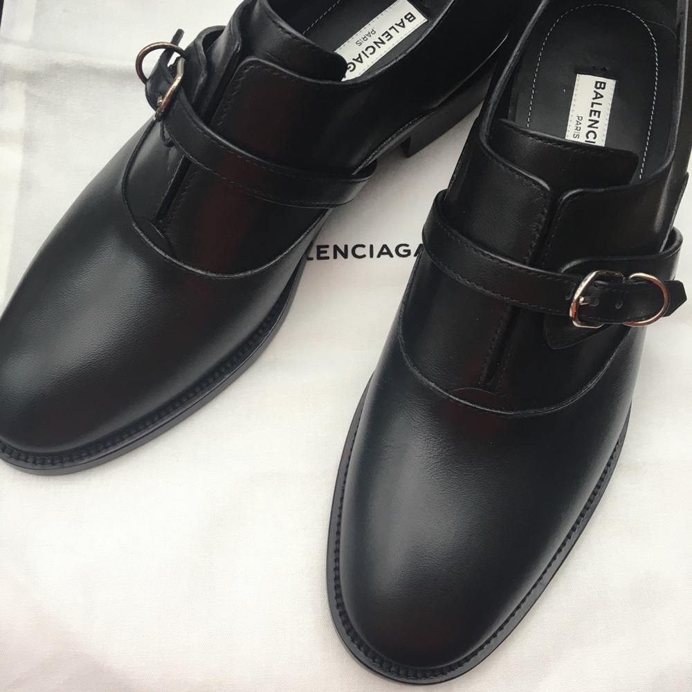 BNIB Balenciaga leather belt riding shoes in black
